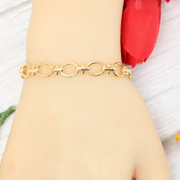 "Trendy Handmade Bracelet – A Thoughtful Gift for Girls & Women | UNVRC1602 - Picture 5 of 10